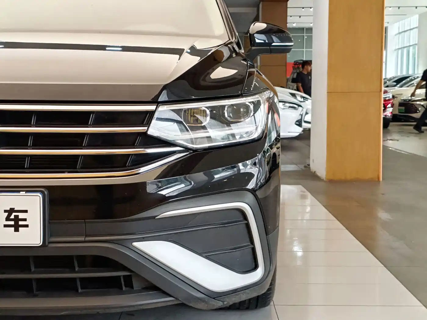 Фото 2 - Volkswagen Tiguan L