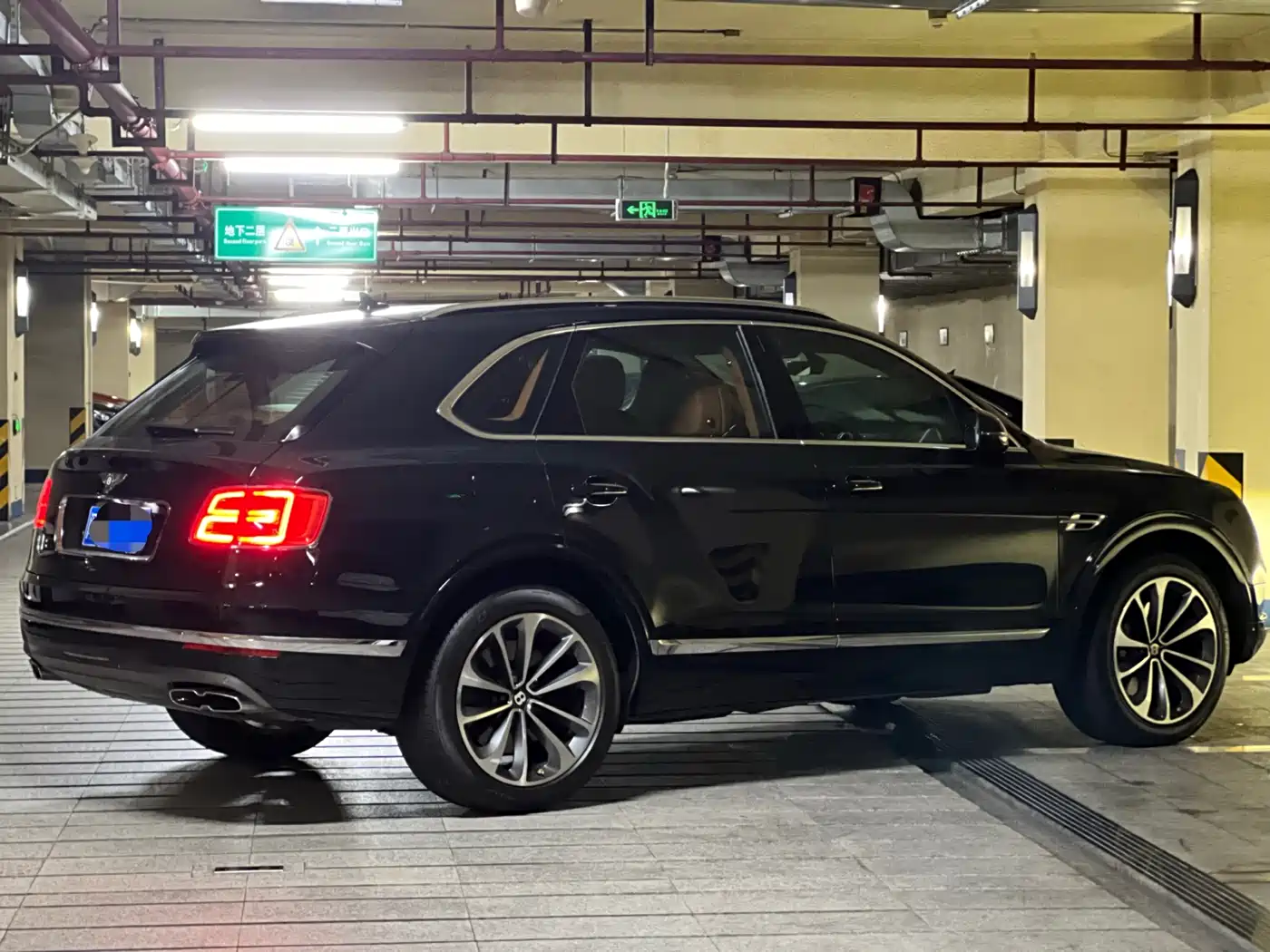 صورة 2 - Bentley Bentayga