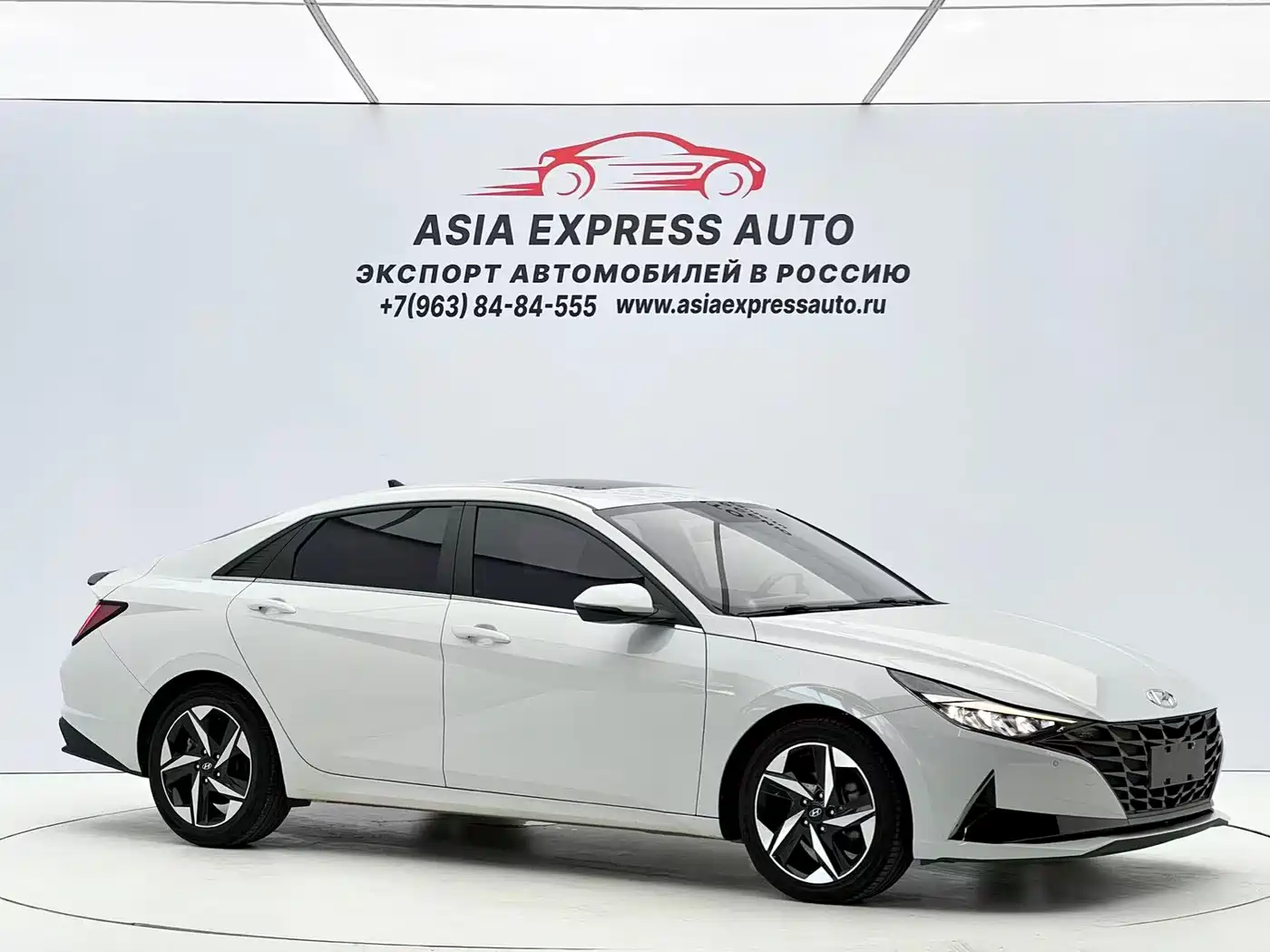 Hyundai Elantra 2022 1.5L CVT LUX Premium Edition фото 3