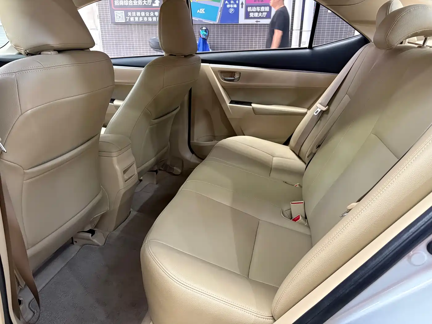 Toyota Corolla 2016 1.6L CVT GL-i Cool Edition фото 13