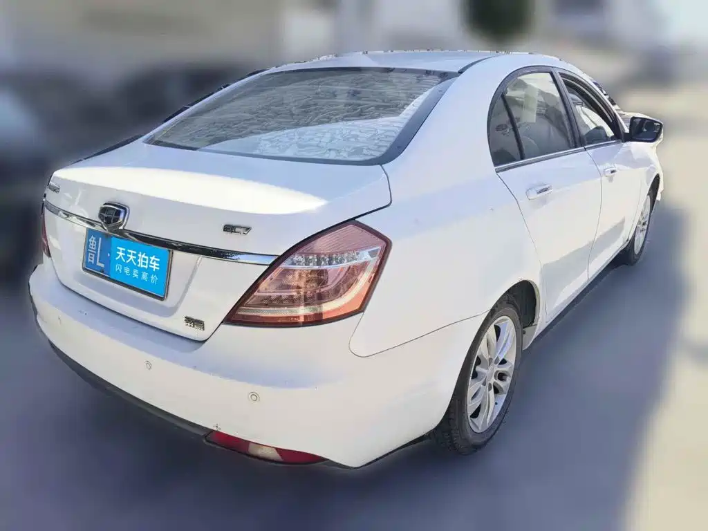 Фото 2 - Geely Emgrand