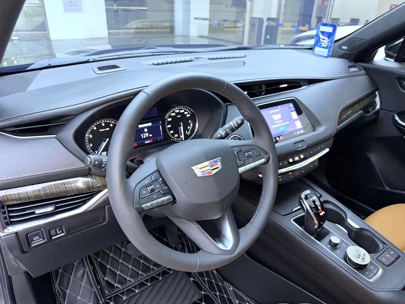 Фото 7 - Cadillac XT4