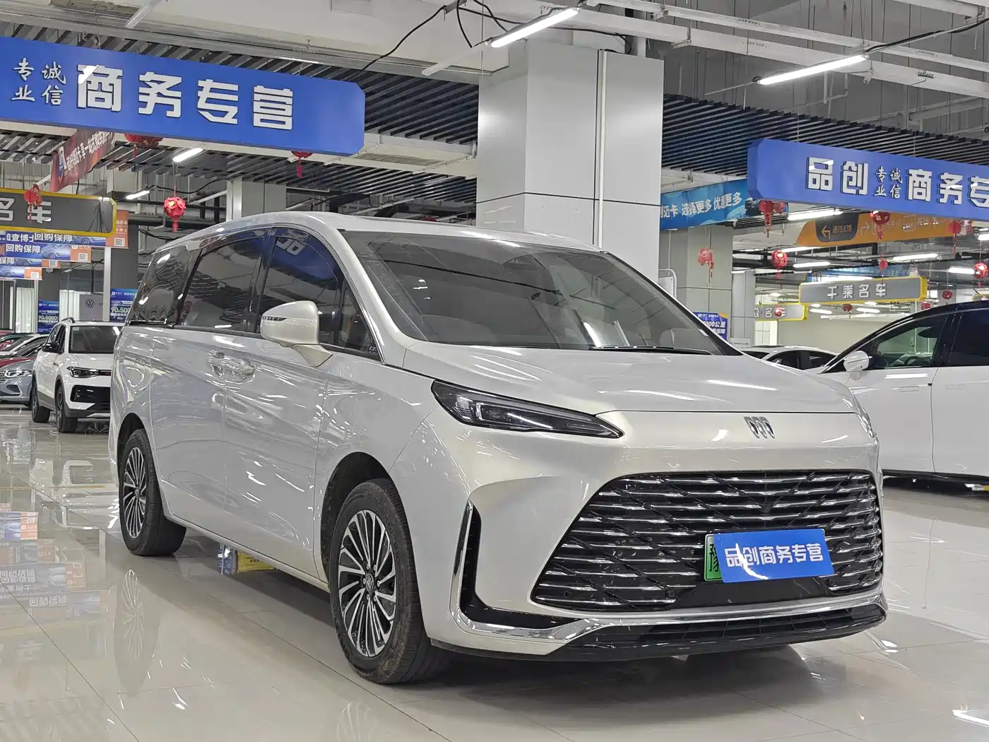 Buick GL8 New Energy 2025 Land Honor Premium Edition 7-Seater фото 3