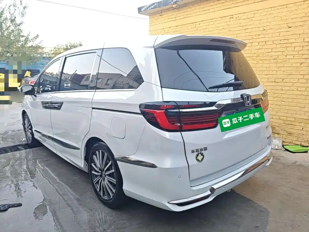 Фото 5 - Honda Elysion
