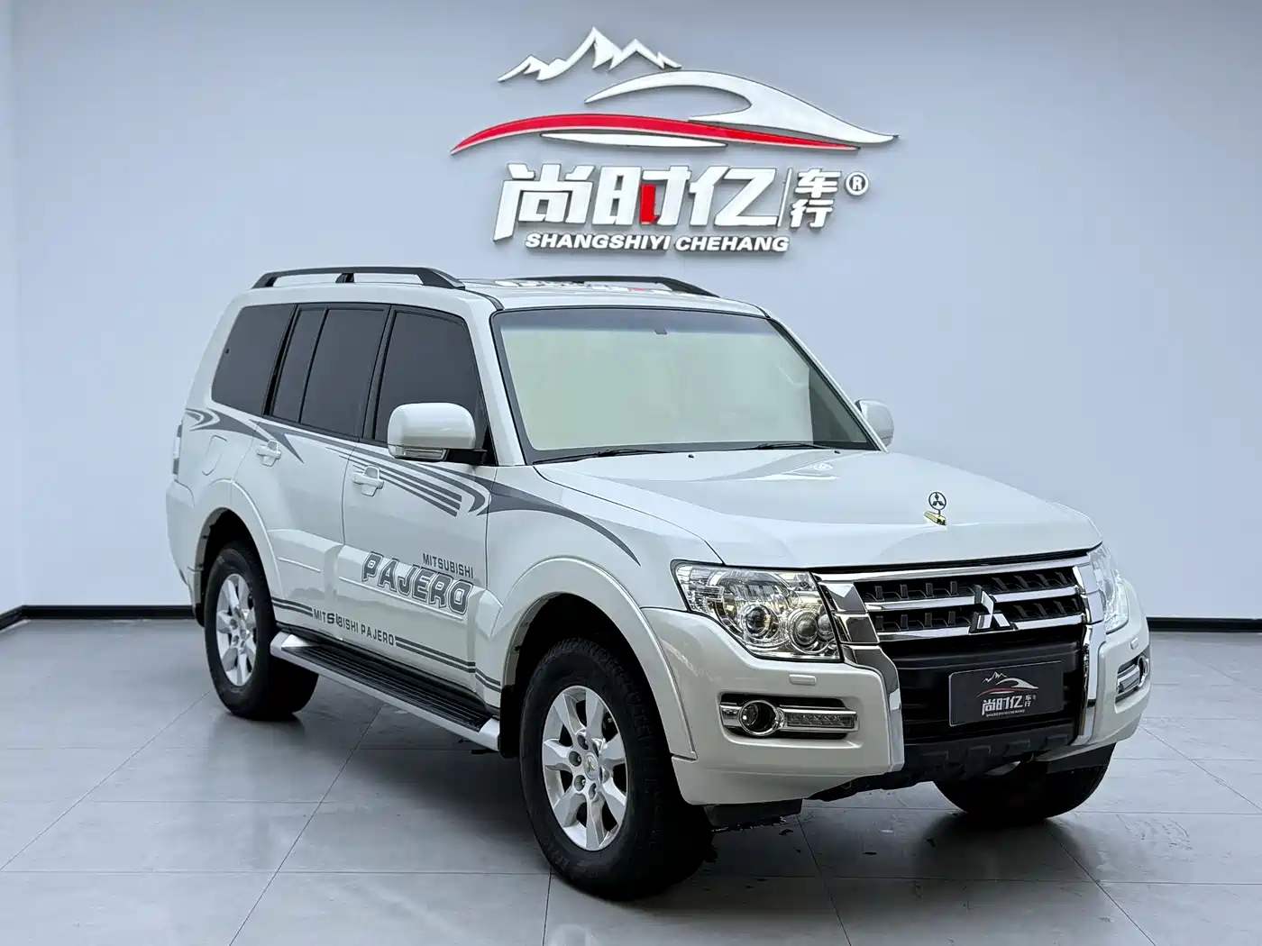Mitsubishi Pajero (Import) 2018 3.0L Automatic Luxury Edition фото 3