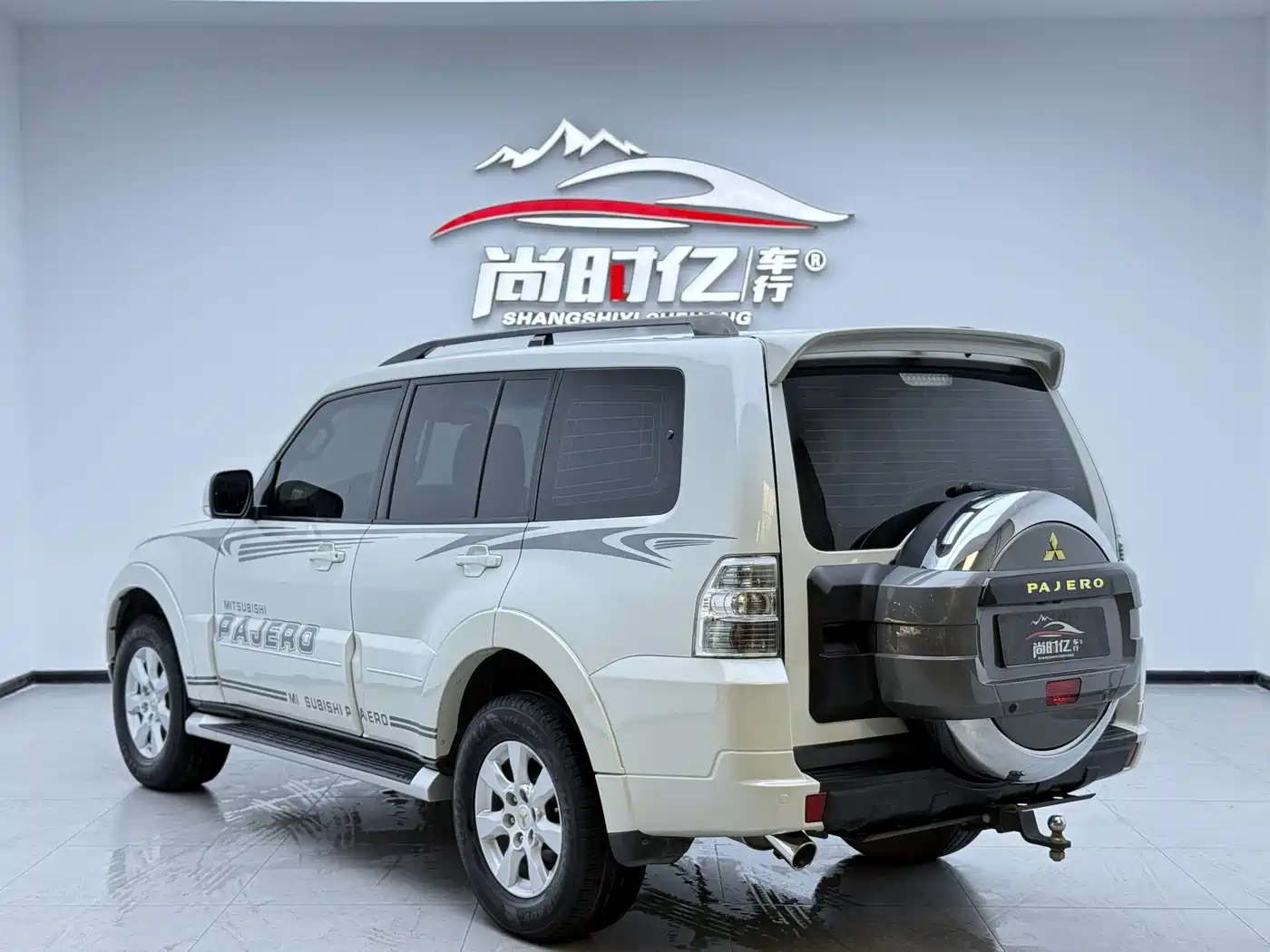 Mitsubishi Pajero (Import) 2018 3.0L Automatic Luxury Edition фото 6