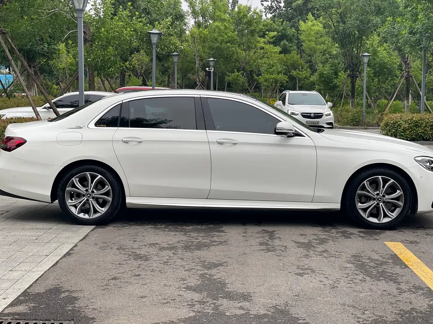 MERCEDES-BENZ E-CLASS