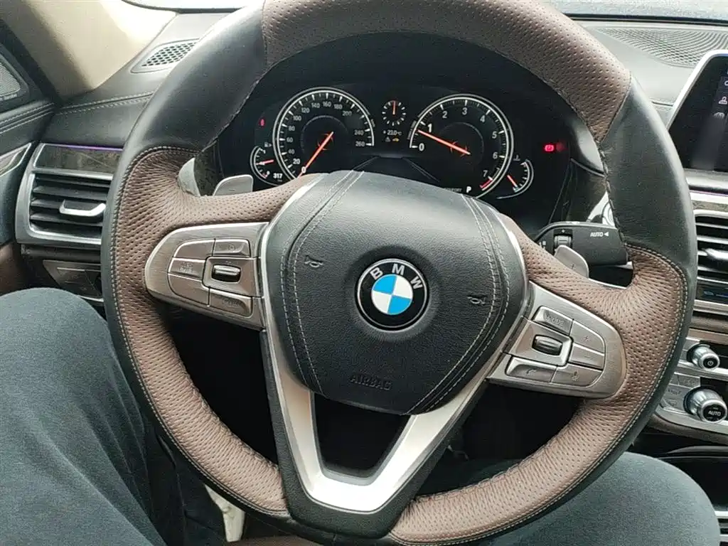 BMW 7 Series 2016 740Li Leading Edition фото 11