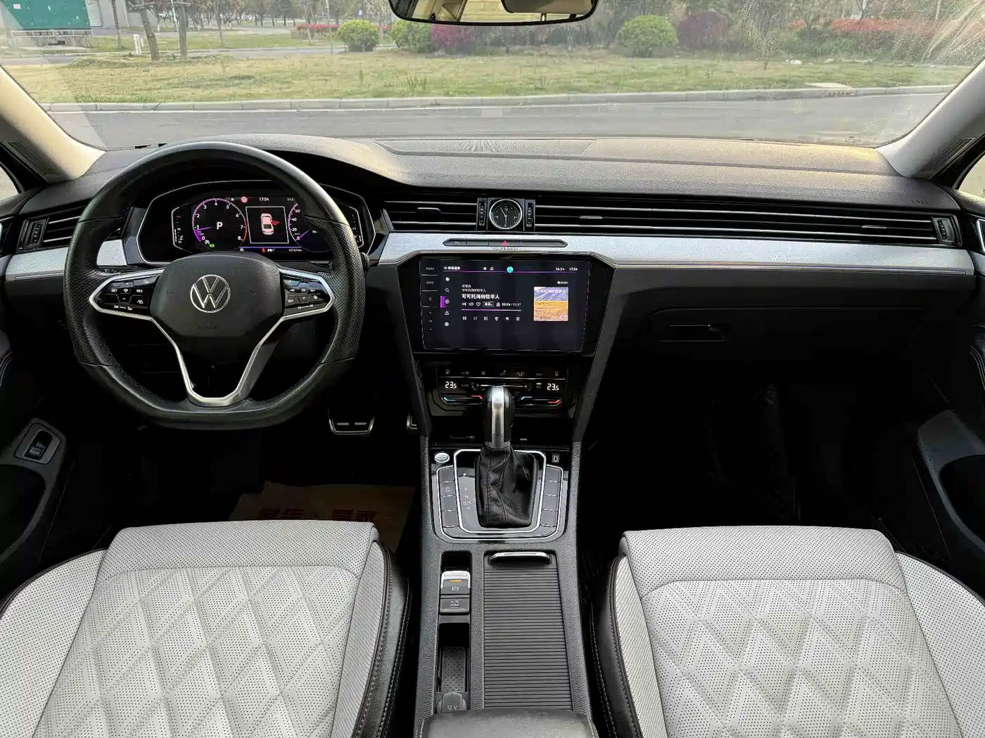 Volkswagen Magotan 2023 Model 2 Million Commemorative Edition 330TSI DSG Luxury фото 9