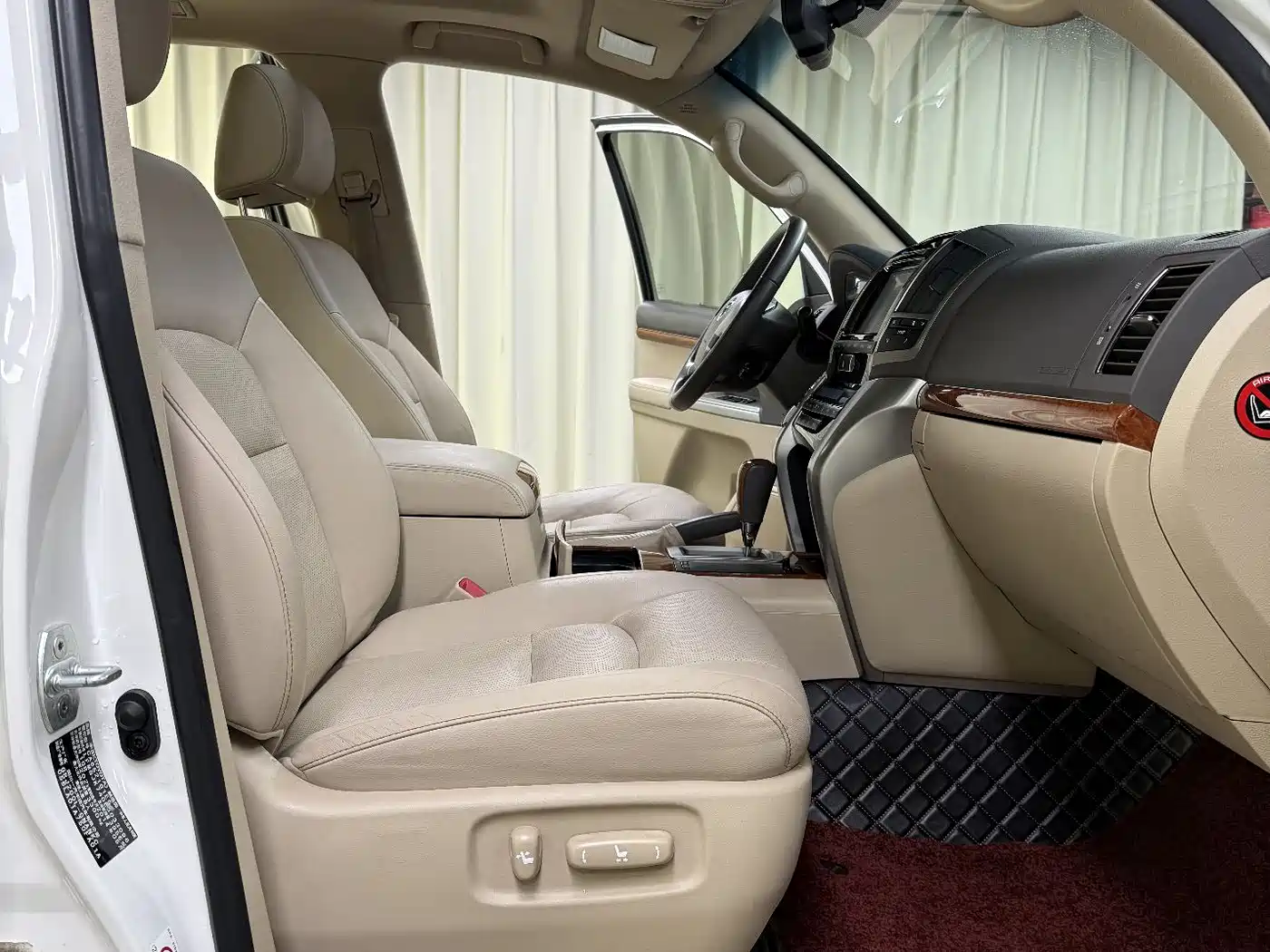 Toyota Land Cruiser 2012 4.0L Automatic VX фото 28