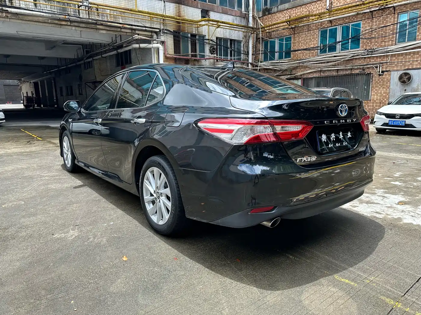 Toyota Camry 2021 Hybrid 2.5HGVP Leading Edition фото 11