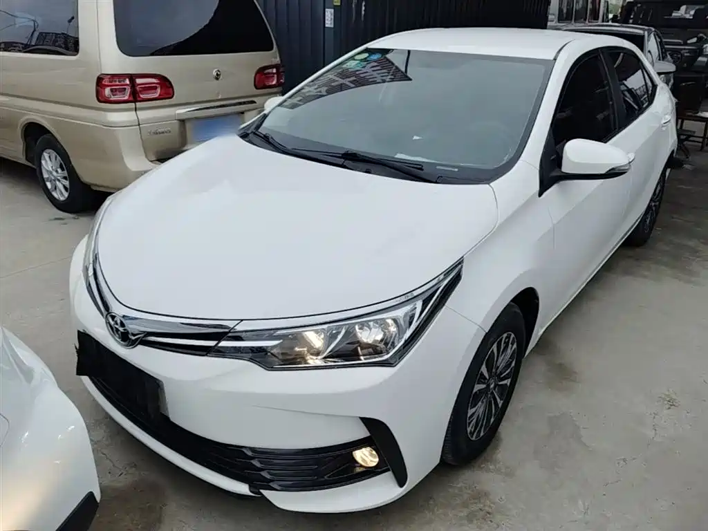 Toyota Corolla 2017 Facelift 1.2T S-CVT GL фото 2