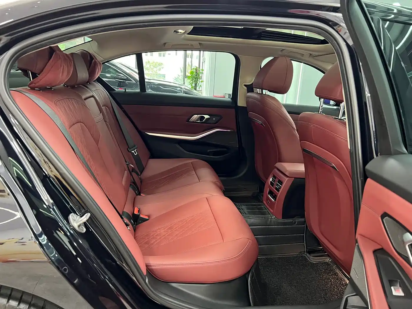 BMW 3 Series 2023 325Li M Sport Black Night Package фото 11