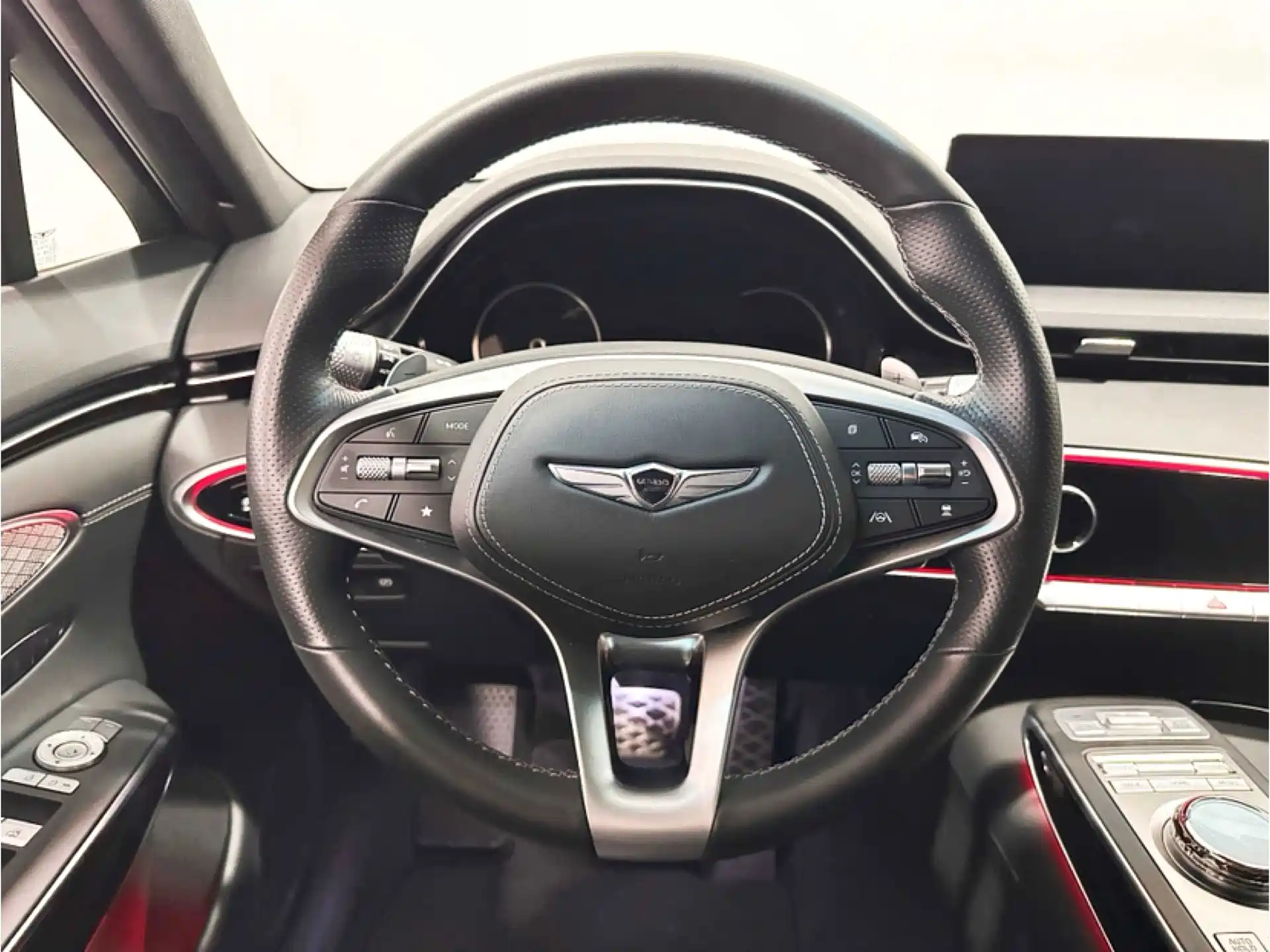 Фото 8 - Genesis GV70