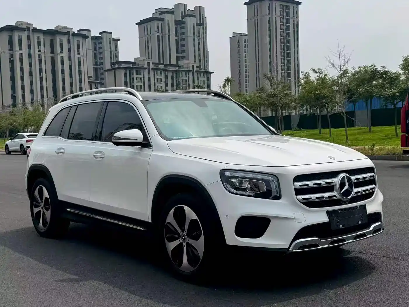 Photo 3 - Mercedes-Benz GLB