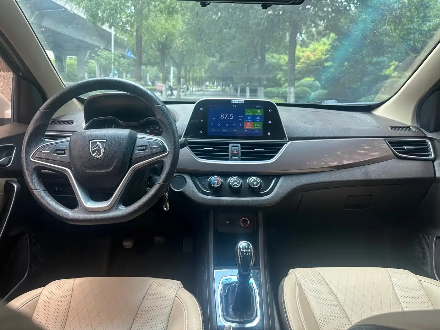 Baojun 310W 2017 2017 1.5L Manual Fashion Edition (China V)