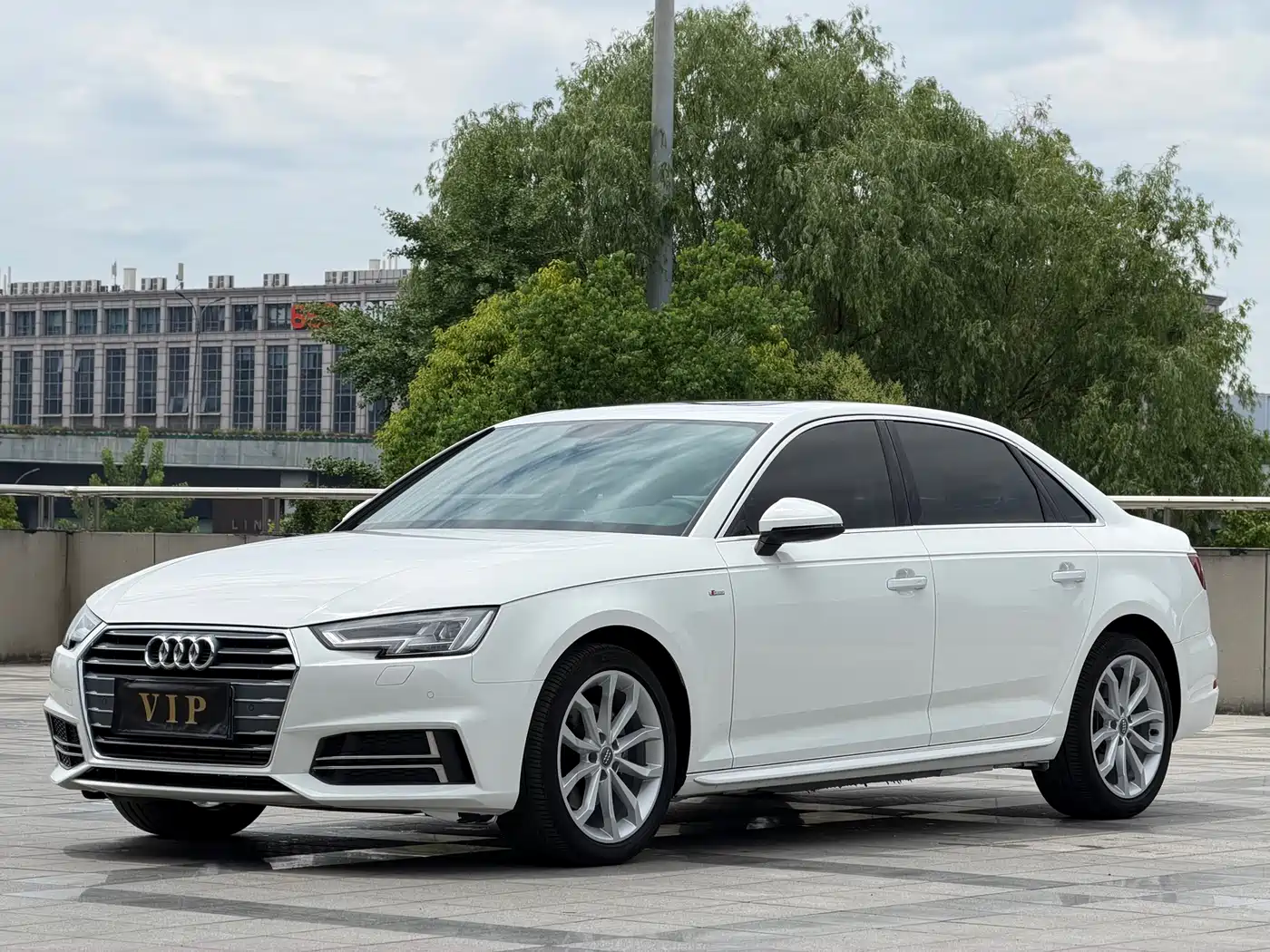 Audi A4L 2018 30th Anniversary 40 TFSI Fashion