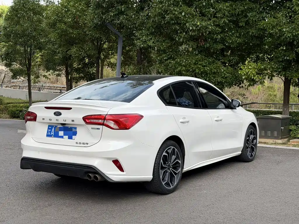 Фото 3 - Ford Focus
