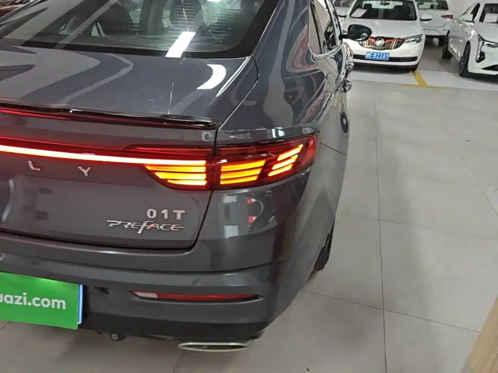 Фото 8 - Geely Preface