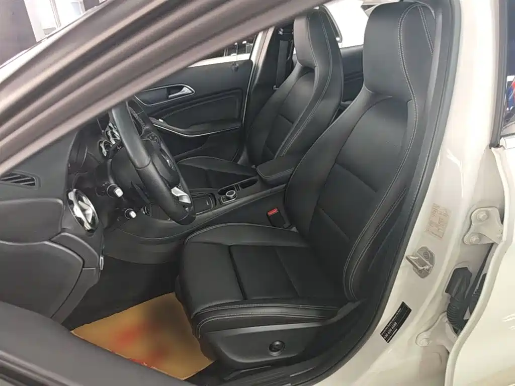 Mercedes-Benz GLA 2017 GLA 200 Dynamic фото 15
