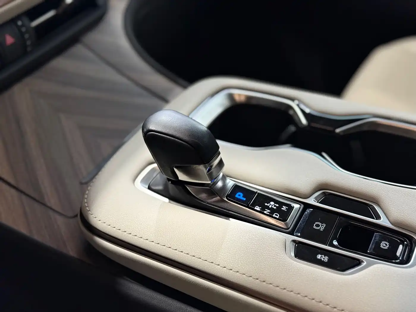 Фото 8 - Lexus LM