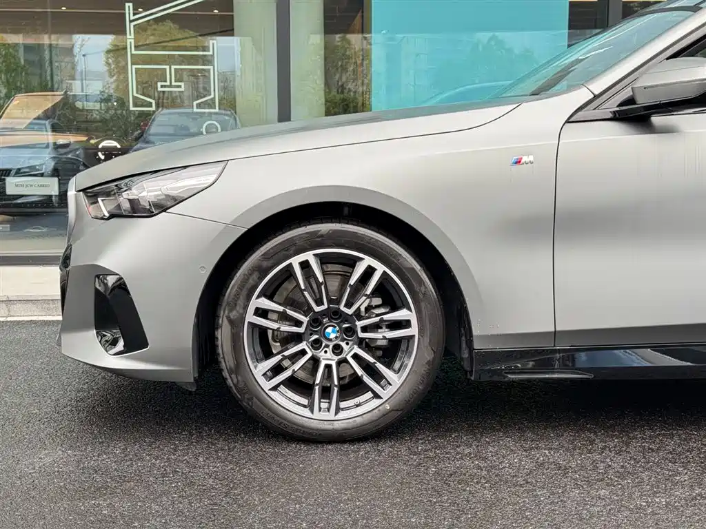 BMW 5 Series (Import) 2024 Model 525i M Sport Package фото 5