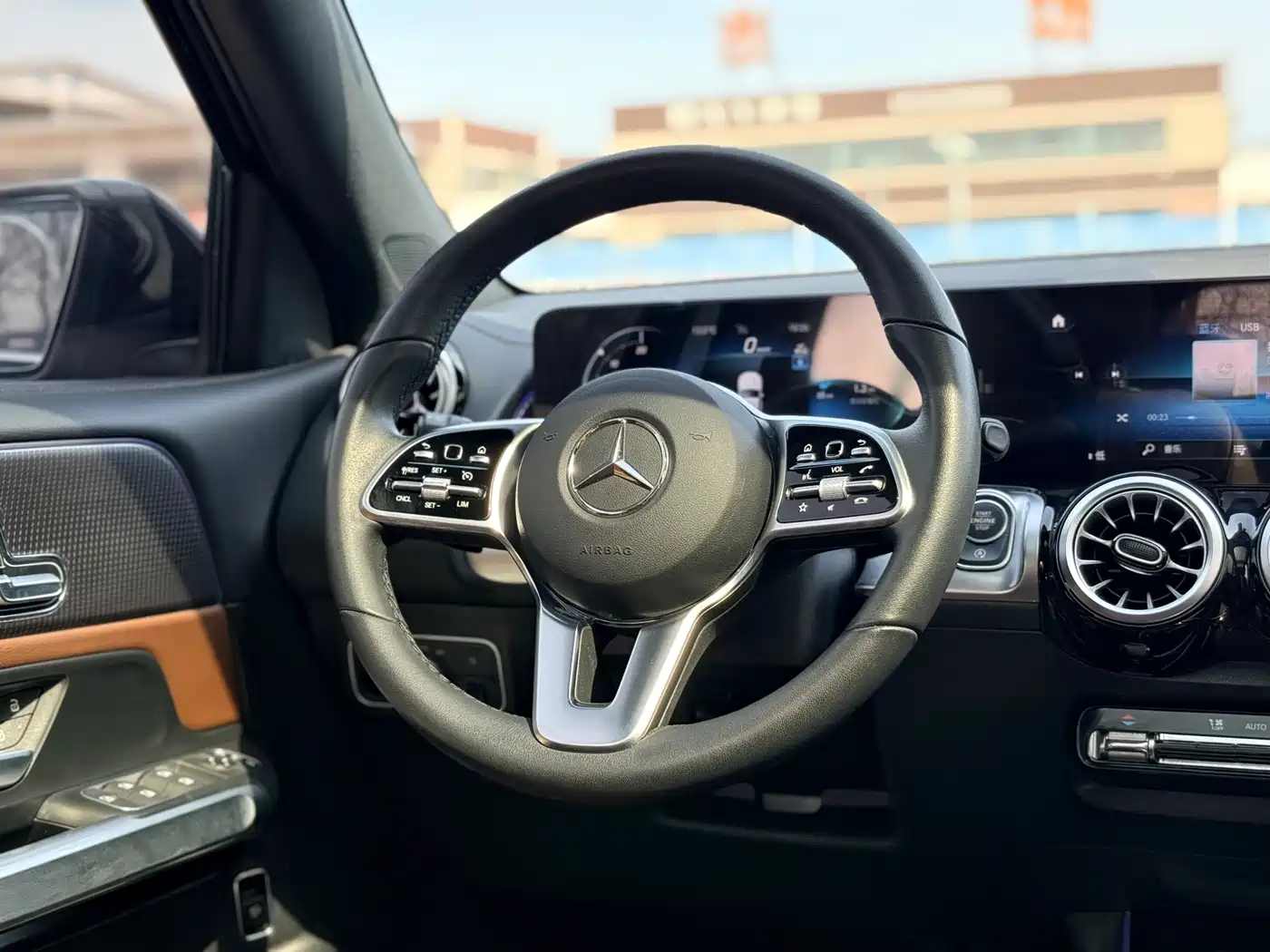 MERCEDES-BENZ GLB