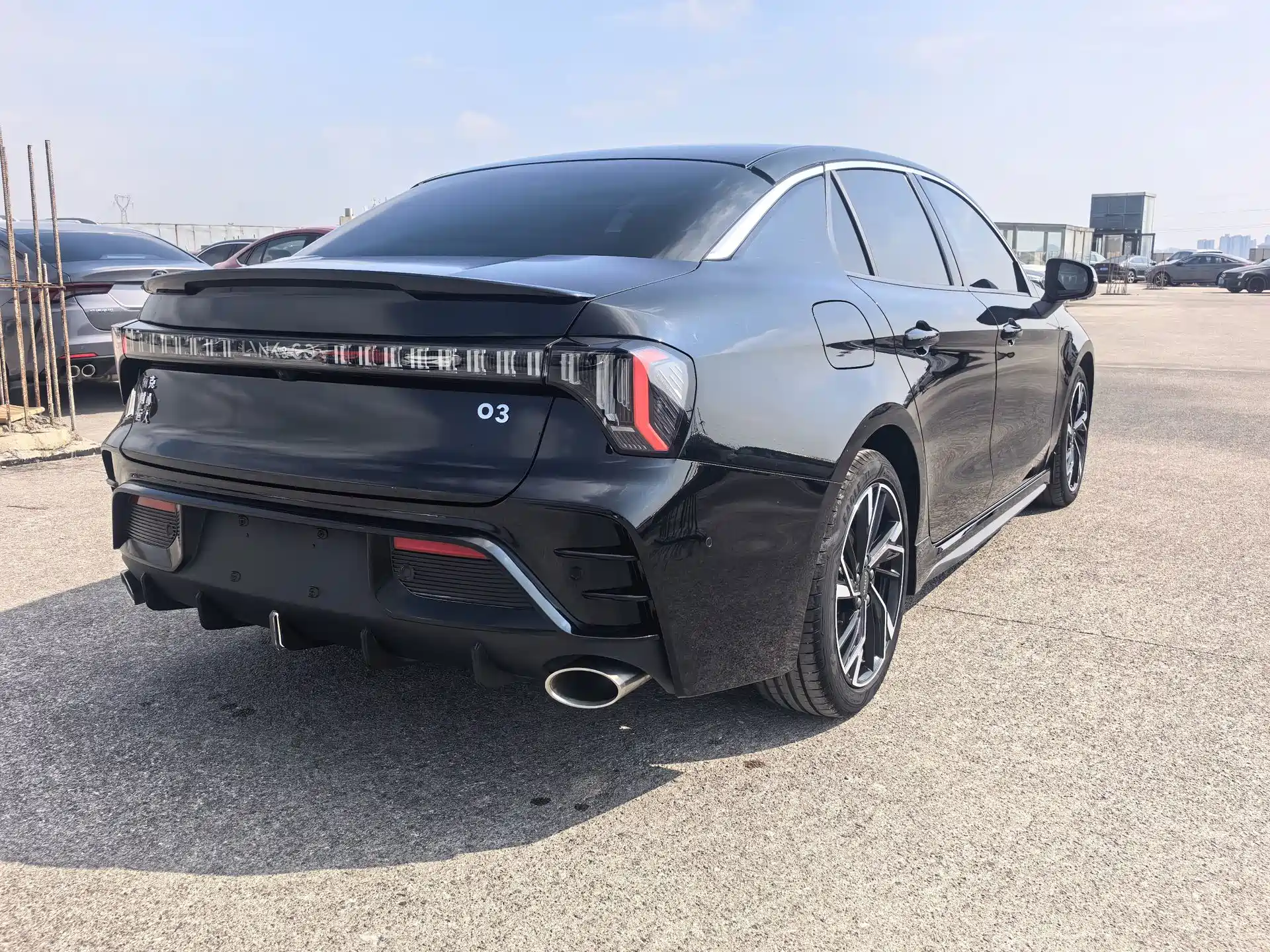 Фото 6 - Lynk & Co 03