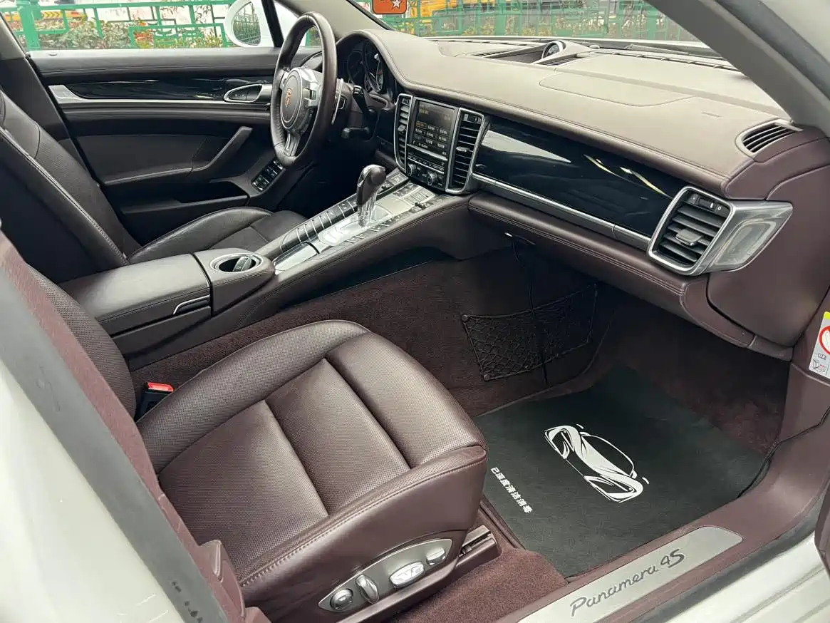 صورة 17 - Porsche Panamera