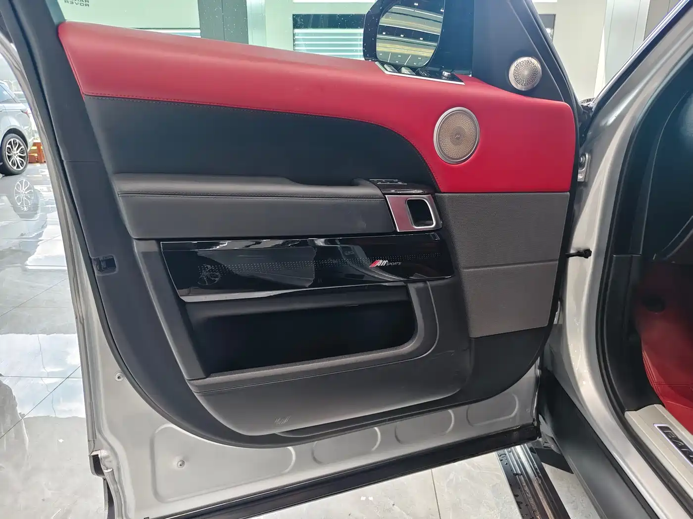 Land Rover Range Rover Sport 2022 3.0 L6 Gloss Black Edition фото 7