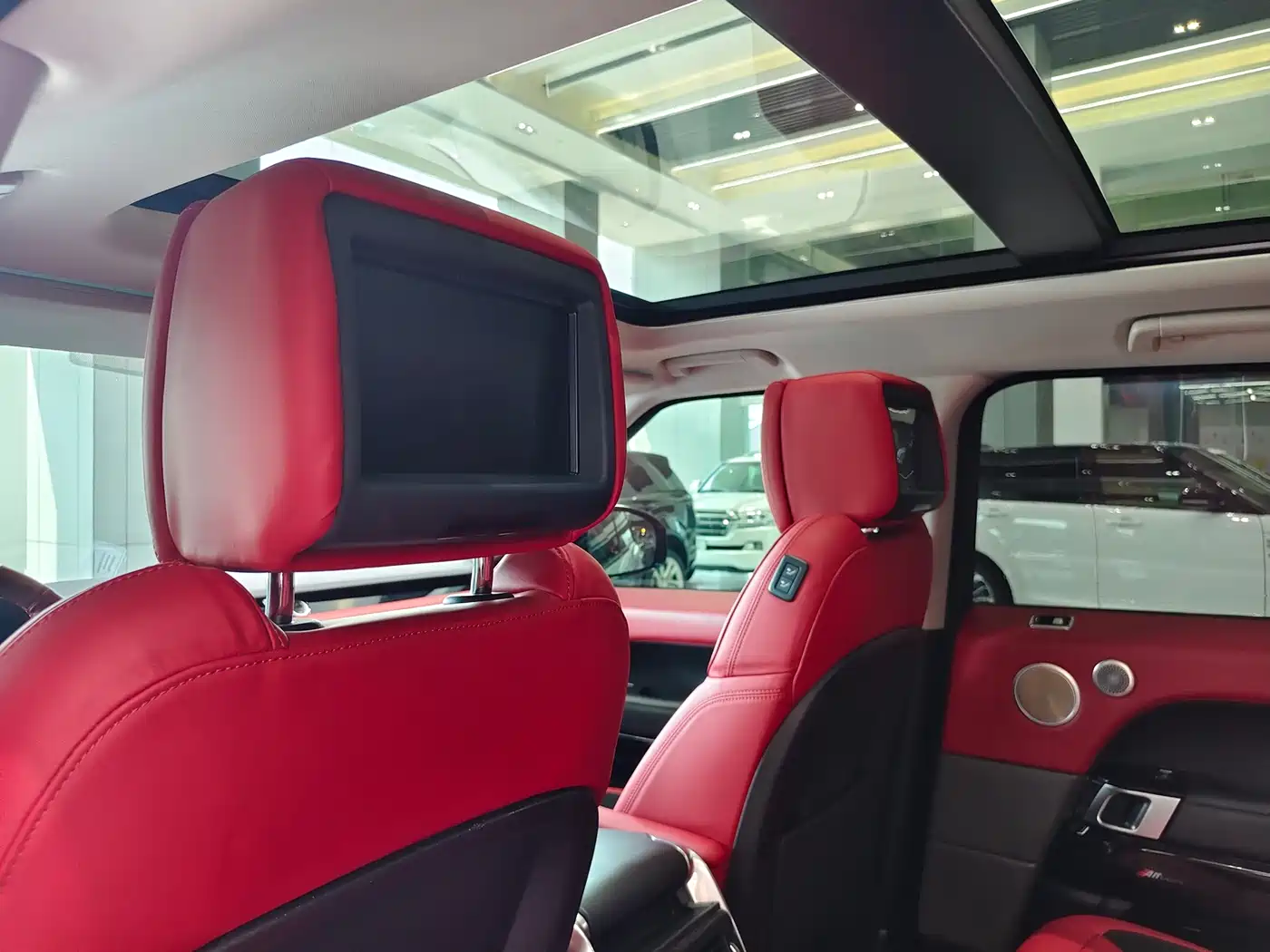 Land Rover Range Rover Sport 2022 3.0 L6 Gloss Black Edition фото 15