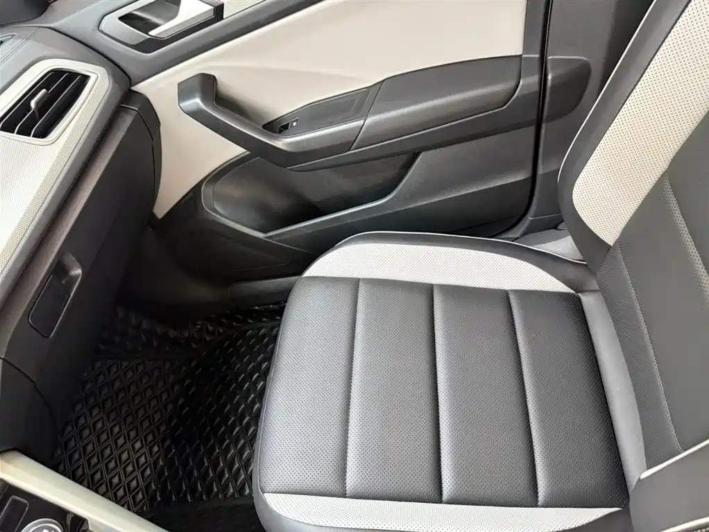 Volkswagen T-ROC 2023 280TSI DSG 2WD Time Edition фото 13