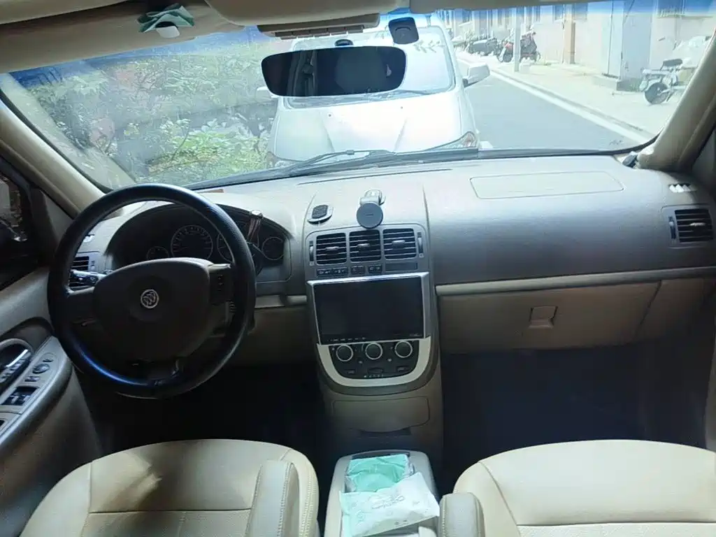 Photo 11 - Buick GL8