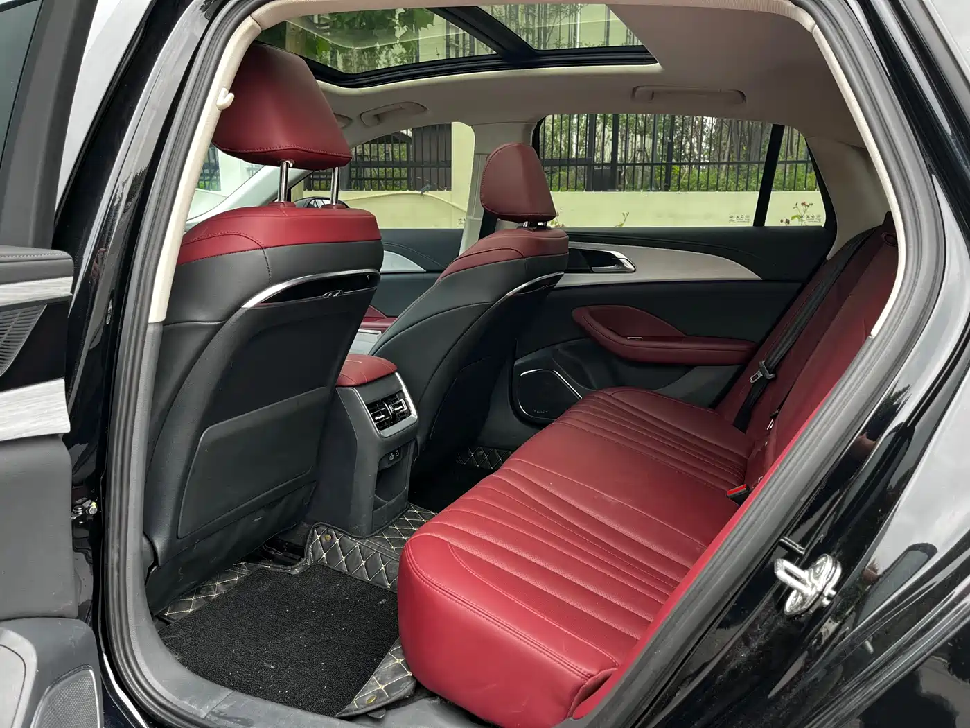 Hongqi H5 2024 2.0T Automatic Smart Connect Flag Smooth Edition фото 5