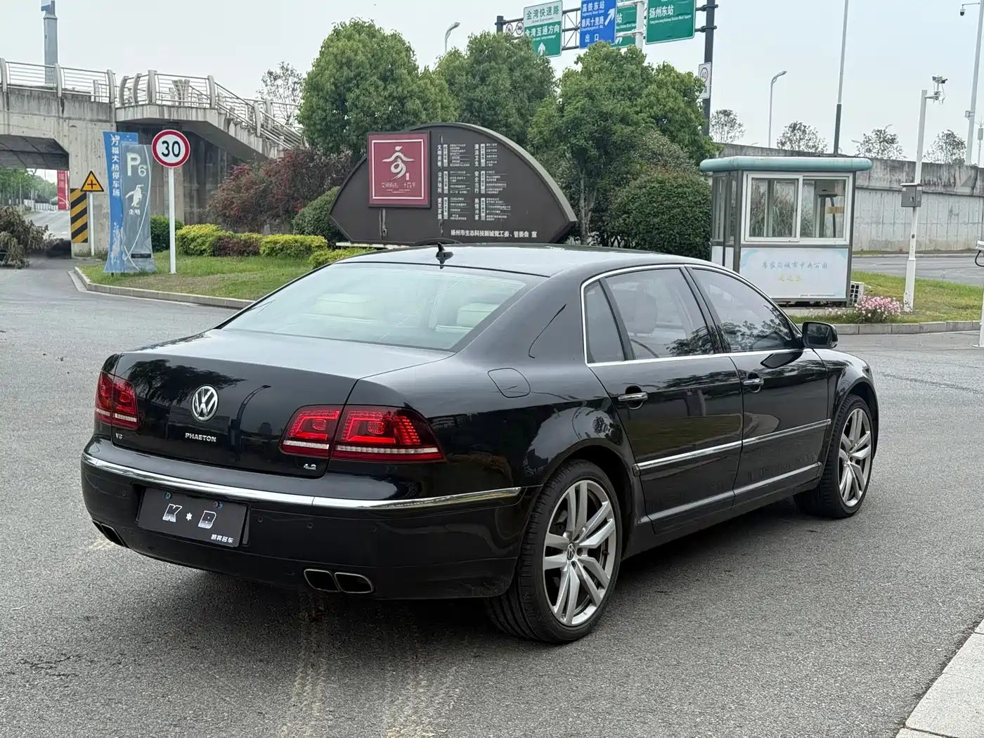 Volkswagen Phaeton 2013 4.2L Poltrona Frau Edition фото 7