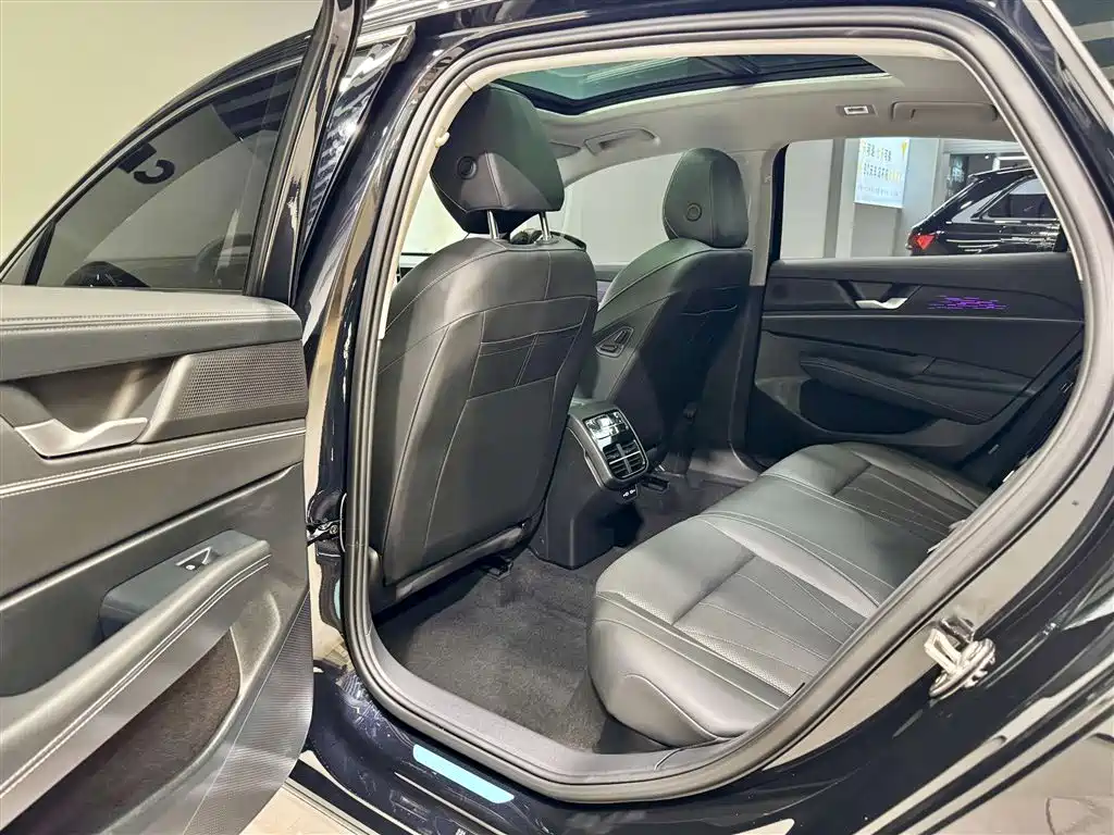 Volkswagen Passat 2025 Pro 380TSI Dragon Glory Edition фото 26