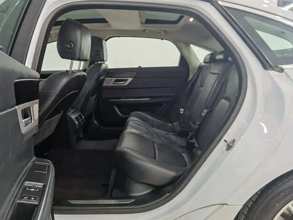 Jaguar XFL 2018 XFL 2.0T 200PS Elegance фото 15