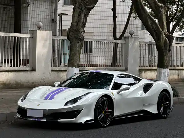 FERRARI 488
