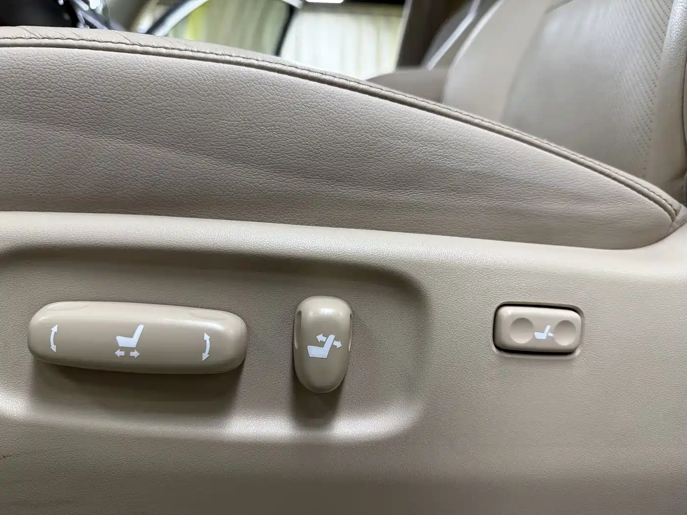 Toyota Land Cruiser 2012 4.0L Automatic VX фото 15