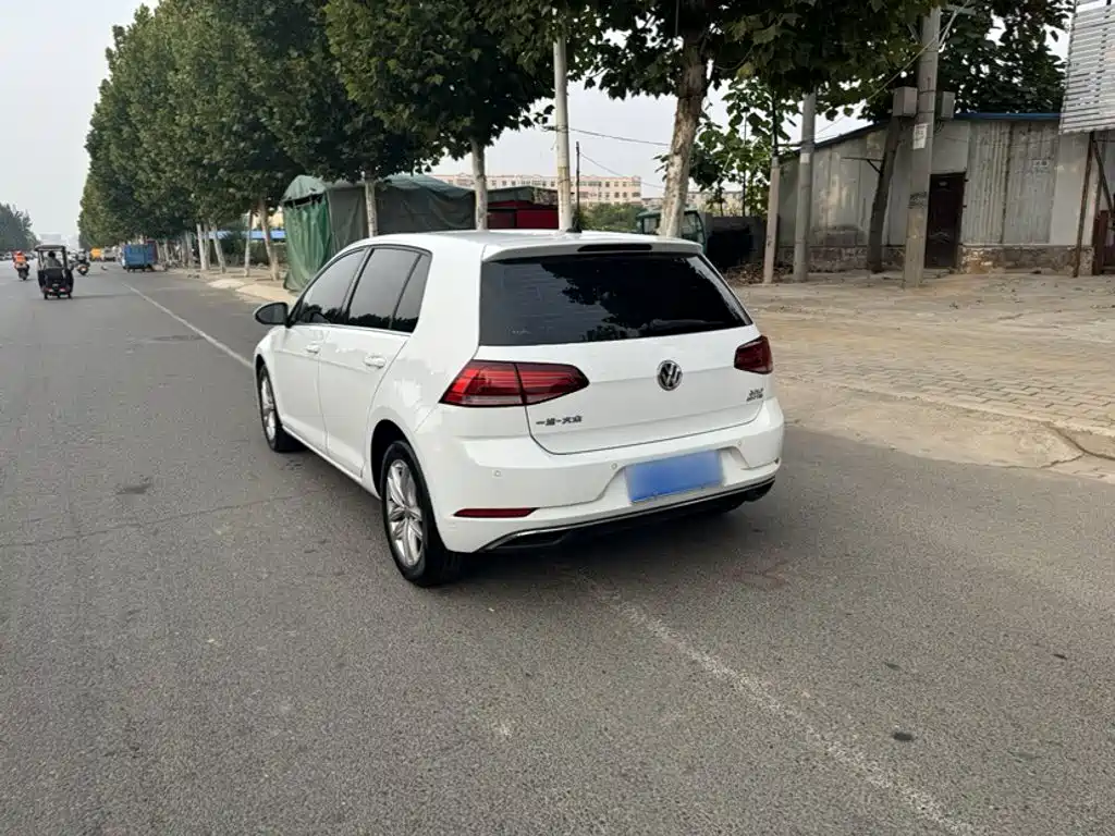 Фото 22 - Volkswagen Golf