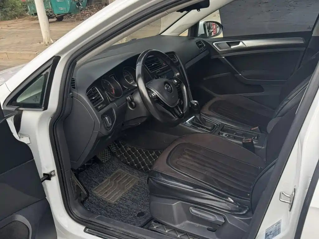 Фото 14 - Volkswagen Golf