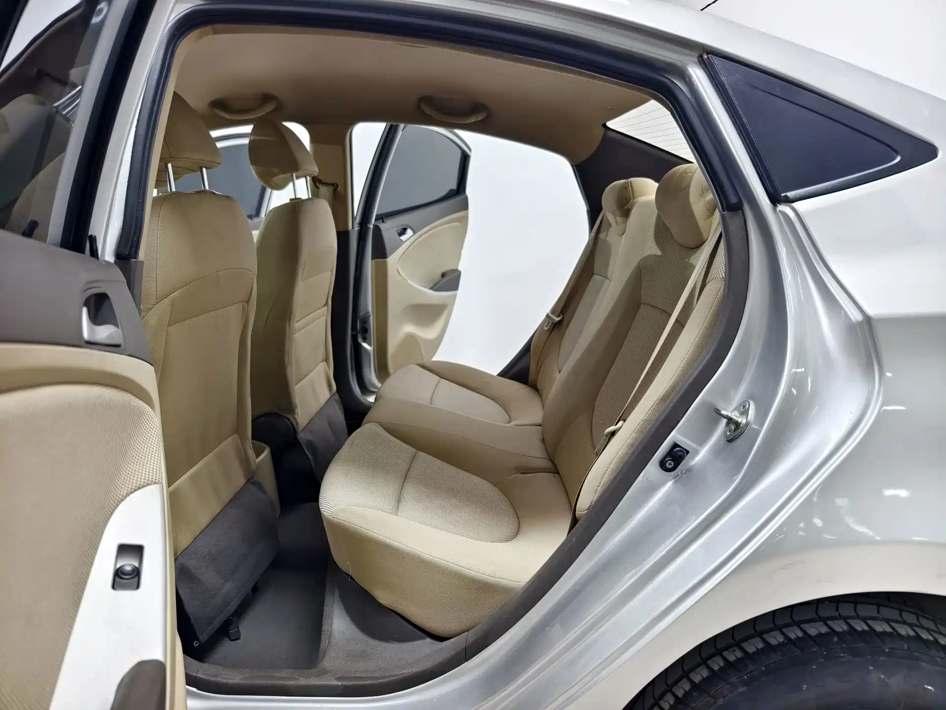 صورة 12 - Hyundai Verna