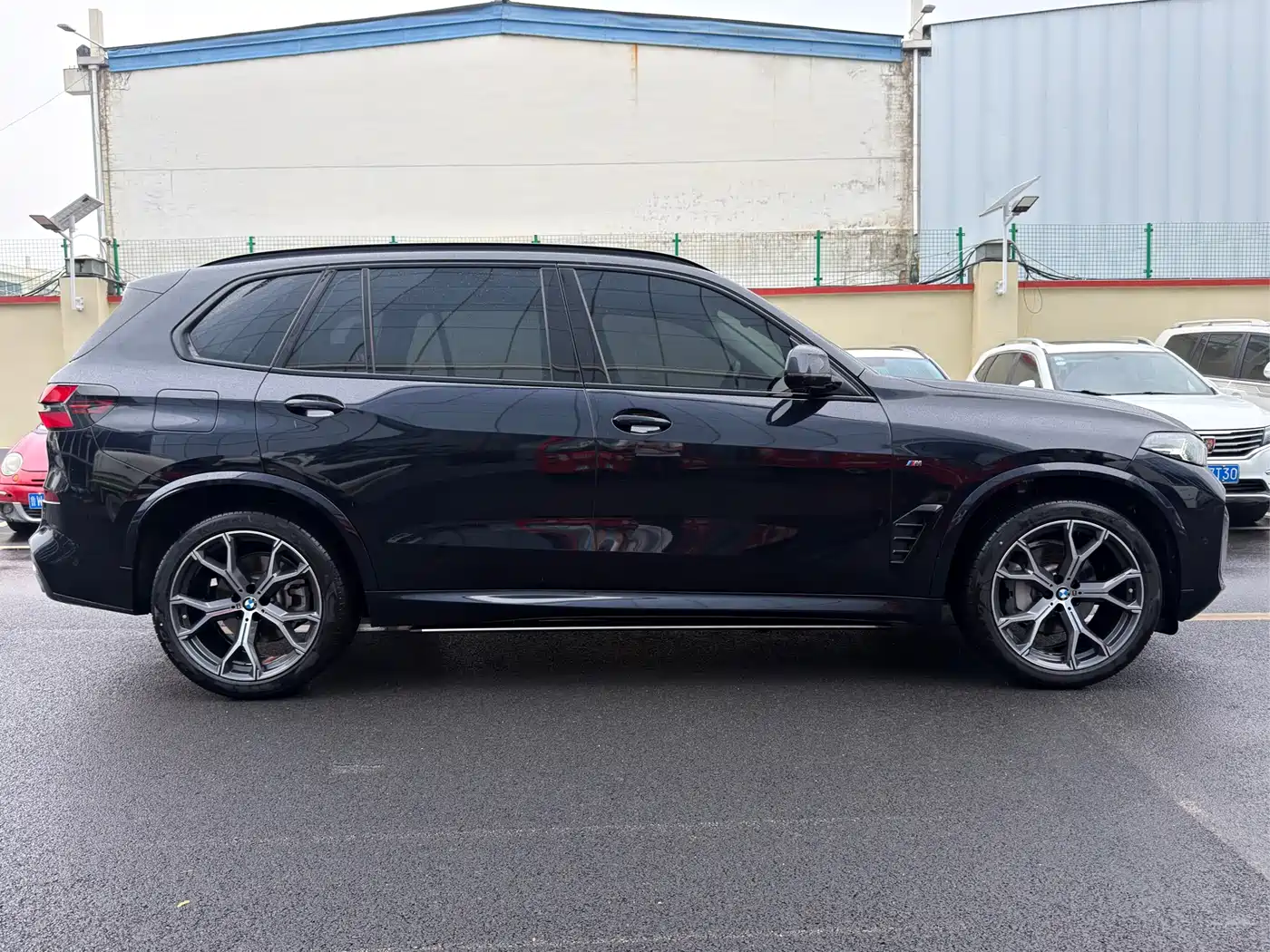 BMW X5 2023 xDrive 30Li Premium M Sport Black Night Package фото 18