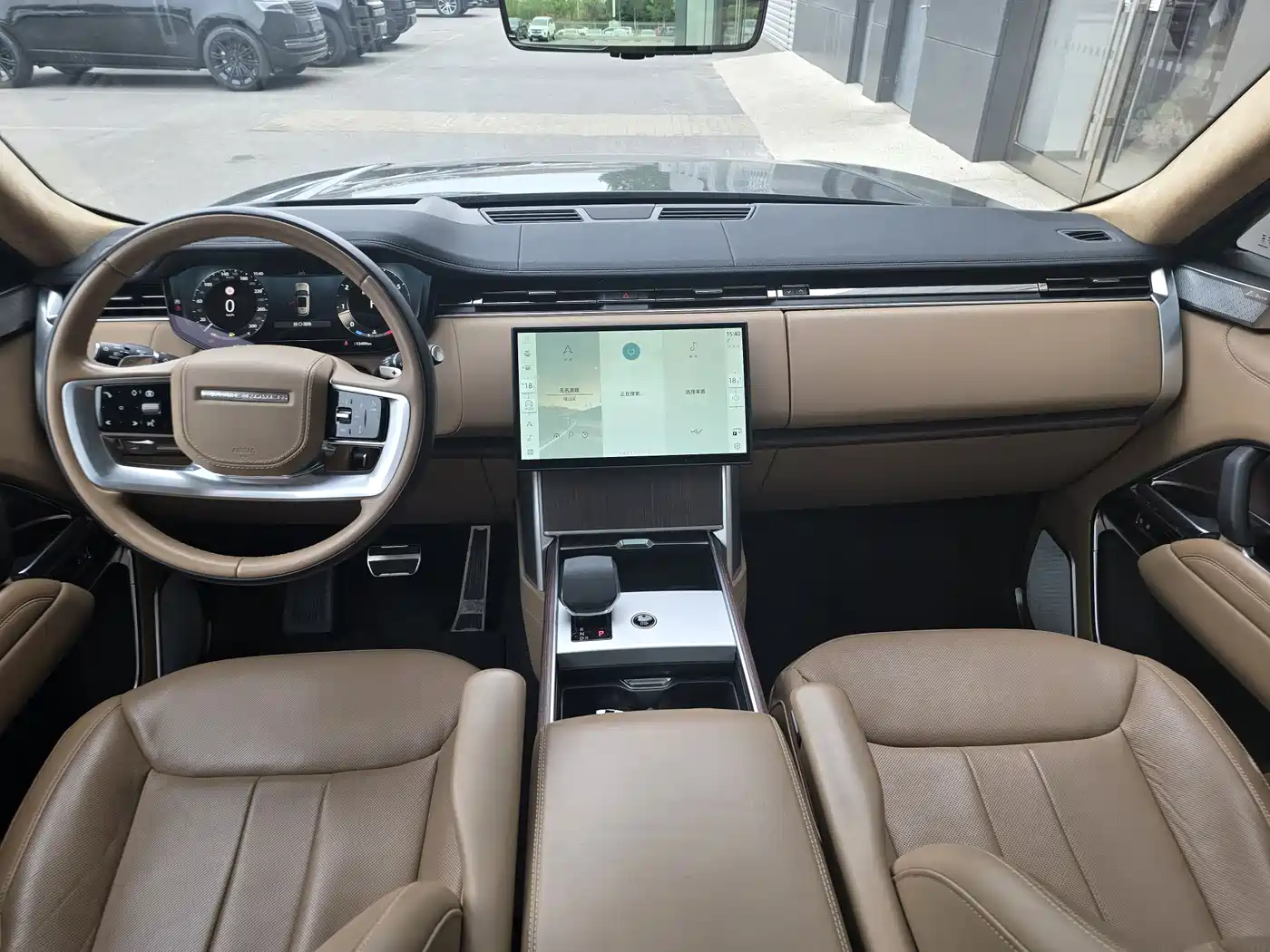 Land Rover Range Rover 2024 3.0 L6 400PS Genesis Extended фото 12