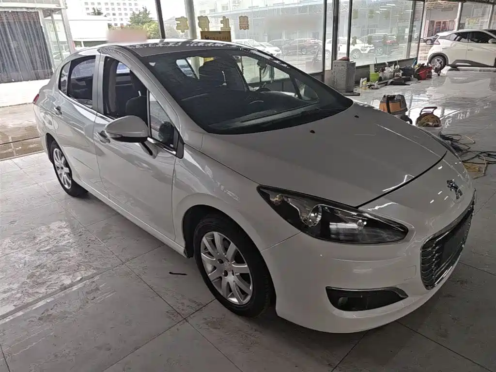 Peugeot 308 2014 Model Joy Edition Classic 1.6L Automatic Superior Style фото 4