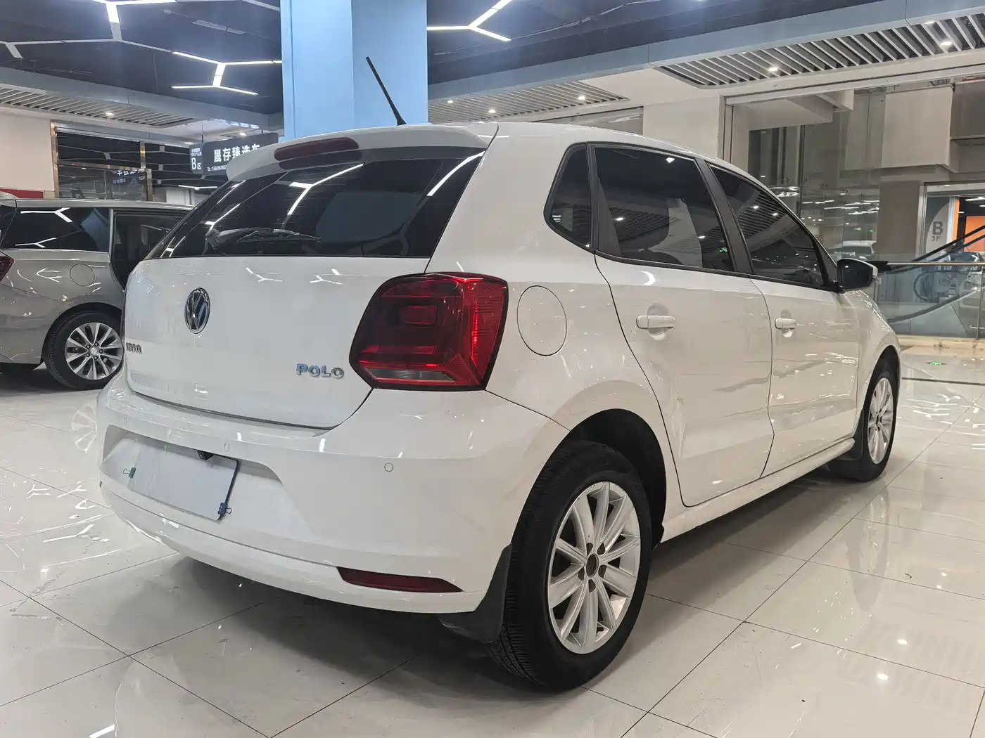 Volkswagen Polo 2014 1.4L Automatic Comfort Edition фото 15