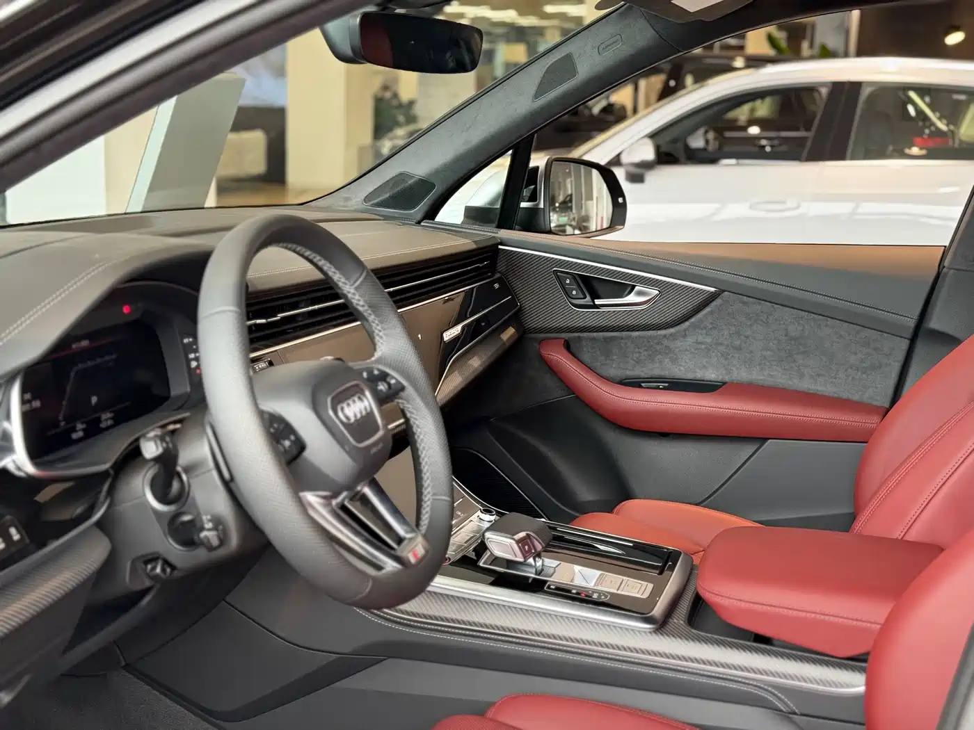 Audi SQ7 2024 4.0 TFSI фото 6
