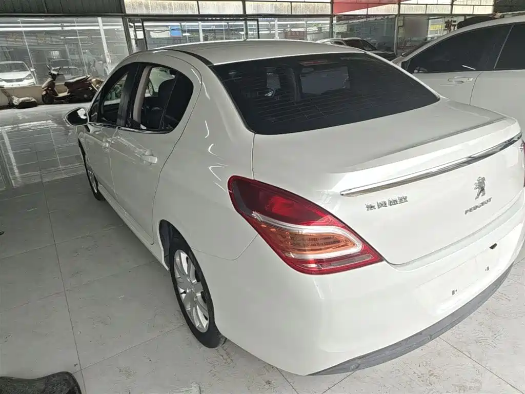 Peugeot 308 2014 Model Joy Edition Classic 1.6L Automatic Superior Style фото 5