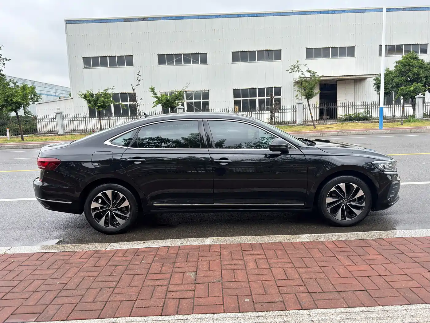 Volkswagen Passat 2025 Outstanding 280TSI Business Edition фото 8