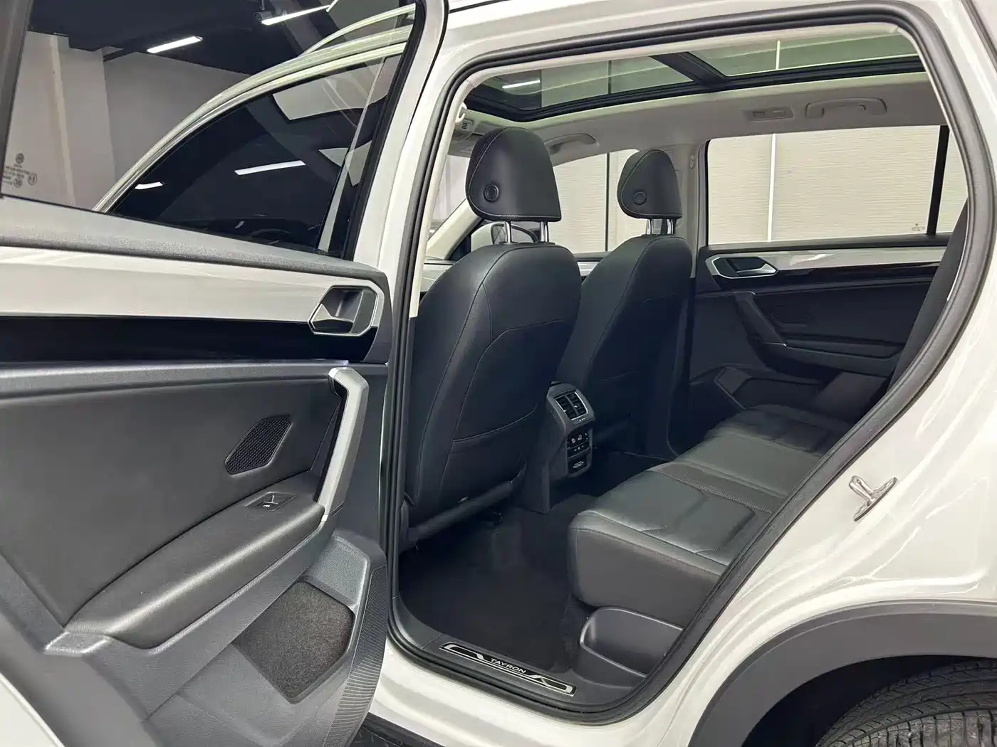 Volkswagen Tayron 2022 280TSI 2WD Luxury Smart Connect Edition фото 18